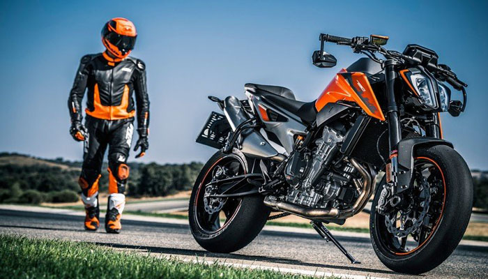 KTM ने लॉन्च की 800cc की धांसू बाइक, कीमत और फीचर्स जान चौंक जाएंगे