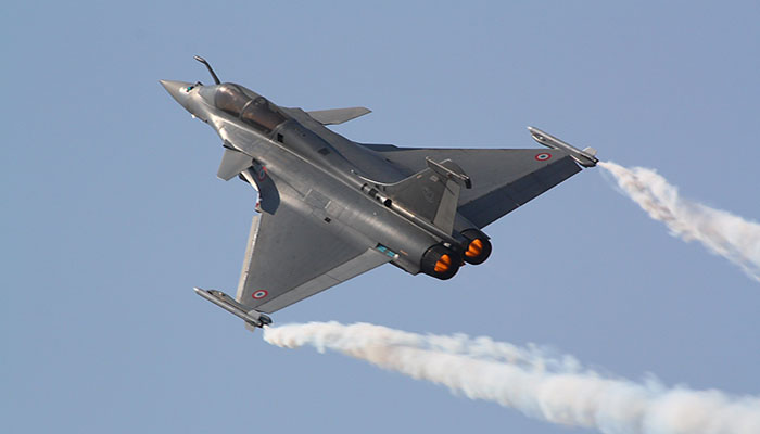 भारत को मिला पहला राफेल लड़ाकू विमान, पाक के उड़े होश, जानिए इसकी खासियतें