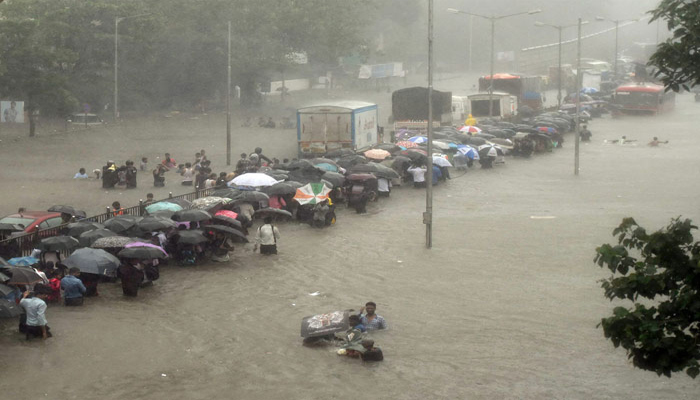 बारिश की तबाही से यूपी में 44 की मौत, IMD का अलर्ट, जारी रहेगा कहर