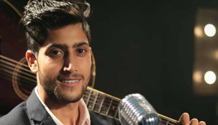 कश्मीरी गायक का आरोप- आर्टिकल 370 हटने के बाद मकान मालिक ने घर से निकाला