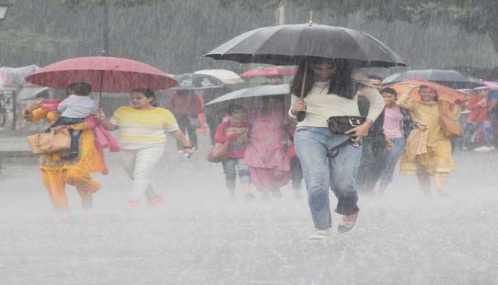 मुंबई में आज भारी बारिश की आशंका, बंद रहेंगे स्कूल-कालेज