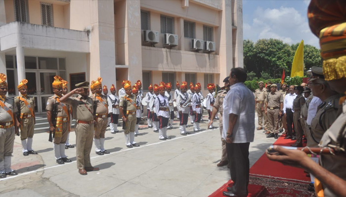 लखनऊ पुरानी जेल रोड होमगार्ड मुख्यालय के सभागार में आयोजित समीक्षा बैठक 