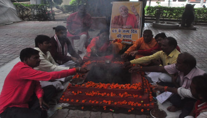 अखिल भारतीय साहू समाज ने पीएम मोदी के 69 वें जन्मदिन पर बधाई देने के लिए किया हवन 