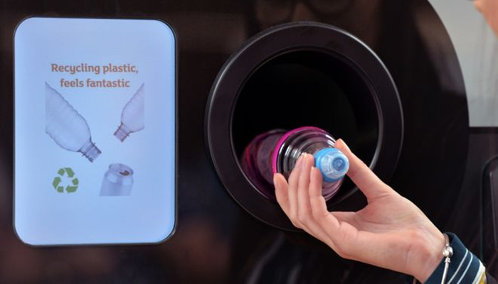 प्लास्टिक से बनें मालामाल: बस मशीन में डालें बोतल निकलेंगे पैसे