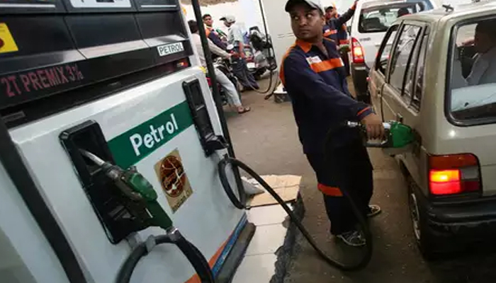 7 रु मंहगा पेट्रोल! आतंकी हमले का भारत पर पड़ा बुरा असर