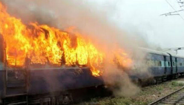 Burning Train बनी दरभंगा-अहमदाबाद एक्‍सप्रेस