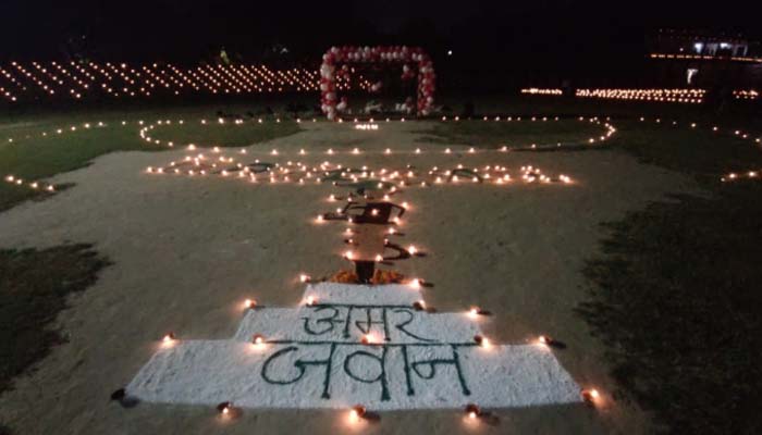 यहां शहीदों के नाम पर जलाए गये दिये, मनाई गई ये खास दीपावली