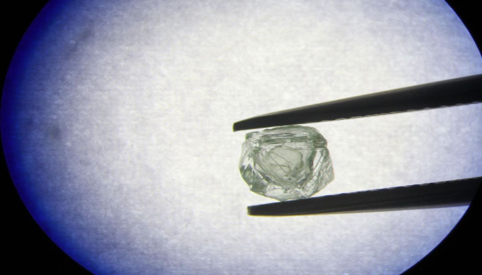 इतिहास में पहली बार: हीरे के अंदर मिला ऐसा चीज, वैज्ञानिक भी हैरान