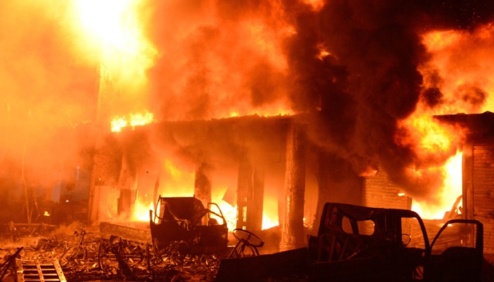 यूपी- बम धमाका: झटके में तबाह हो गए घर, भयानक दृश्य