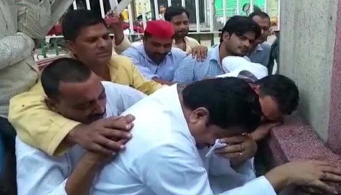 Viral Video : जब गांधी जयंती पर बापू-बापू कहकर फूट-फूट कर रोने लगे सपा नेता