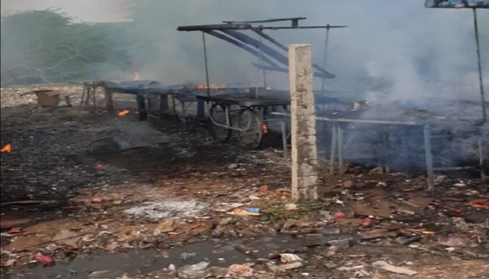 मार्केट में बड़ा हादसा, दिवाली से पहले 22 दुकानें जलकर राख