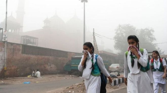 डरे दिल्ली के लोग: जहरीली हवा में दम घुटता, सांस लेना हुआ मुश्किल