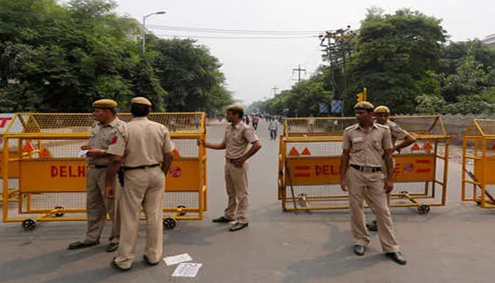 लखनऊ: पुलिस ने TMC के चार सांसदों को एयरपोर्ट पर हिरासत में लिया