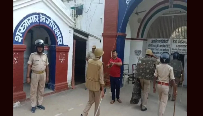 गोरखपुर जेल में बवाल: कैदियों ने डिप्टी जेलर समेत चार को पीटा, हुआ पथराव