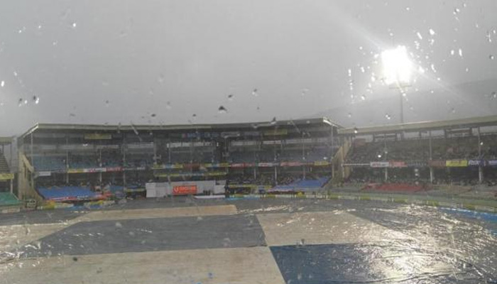 मैच पर टूटी बारिश: 2 सेकेंड में छा गया अंधेरा, 24 घंटे रहेगा कहर