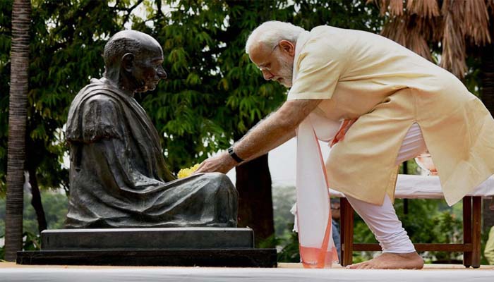 #महात्मा गांधी150: पीएम मोदी और सोनिया समेत कई नेताओं ने दी श्रद्धांजलि
