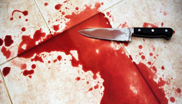 सपा में हडकंप: अभी-अभी पूर्व मंत्री की पत्नी की हत्या, चाकू से रेता गला
