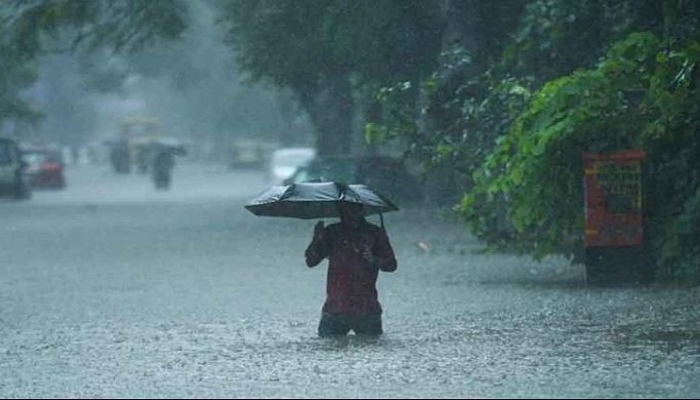 बारिश के चलते जारी हुआ रेड अलर्ट, भारत में महा तूफान का खतरा, 6 जिलों में बंद रहेंगे स्कूल