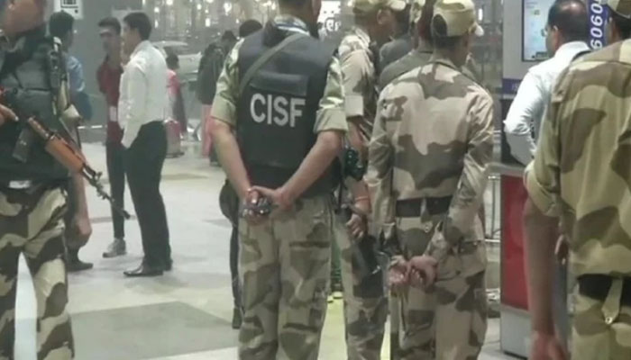 दिल्ली: IGI एयरपोर्ट पर बैग में मिला RDX, यात्रियों में दहशत, बढ़ाई गई सुरक्षा