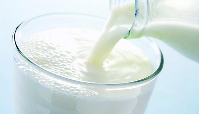 दूध से निखरेगी आपकी त्वचा, बस ऐसे करना होगा आपको उपयोग