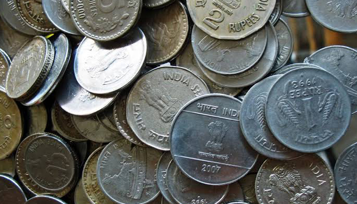 नोटबंदी के दौरान बैंक ने दे दिए 2500 के सिक्के, अब बुरे फंसा मजदूर