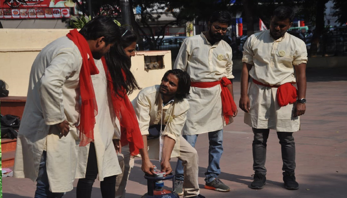 इंडियन ऑयल ने नुक्कड़ नाटक द्वारा गैस यूज करते वक्त रखी जाने वाली सावधानियां बताईं