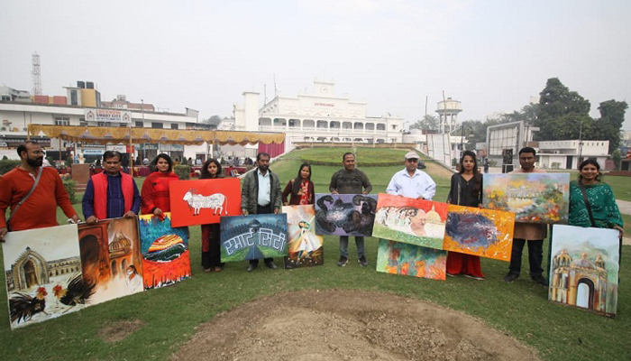 लखनऊ: नगर निगम द्वारा आयोजित पेंट माय सिटी शीर्षक पर आधारित कैनवास पेंटिंग वर्कशॉप में शामिल हुए कलाकार