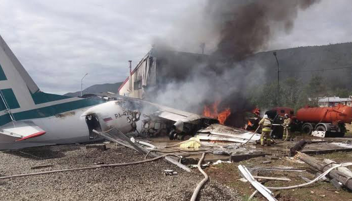 विमान हादसे में 7 लोगों की गई जान, धमाके में उड़ गए परखच्चे