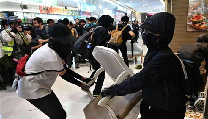 हांगकांग में विरोध प्रदर्शन! सांसदों की गिरफ्तारी से बढ़ा बवाल, ये है मामला
