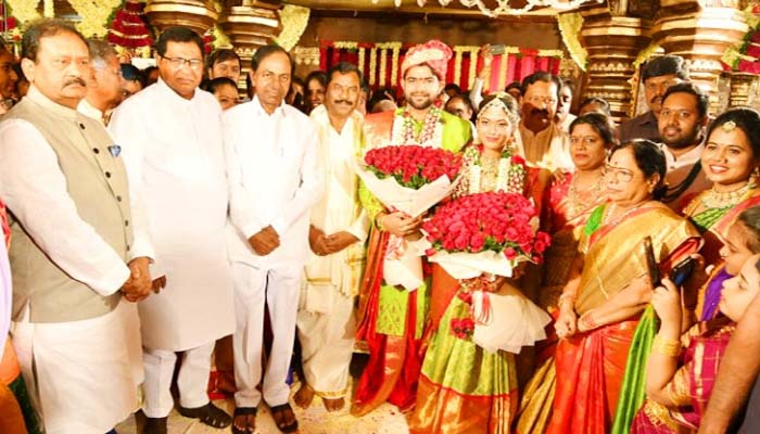 वाह रे तेलंगाना के CM: गैंगरेप पीड़ित परिवार से मिलने का समय नहीं, शादियों में व्यस्त