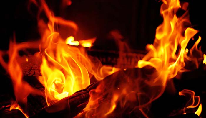 फिर दहकी दिल्ली: जलकर राख हो गया पूरा मकान, मचा हाहाकार