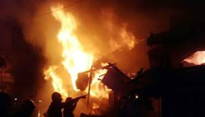 जिंदा जले 5 बच्चे: आग में स्वाहा हो गया पूरा परिवार, घर में लगी भीषण आग