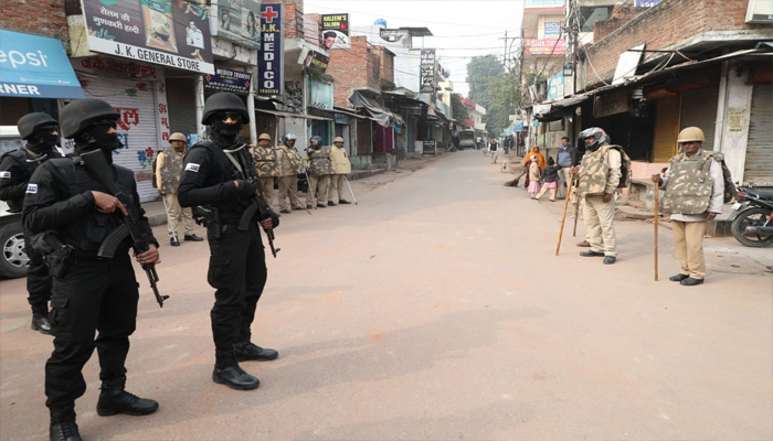 पुराने लखनऊ की 10 मस्जिदों पर पहरा, पुलिस और अर्धसैनिक बलों की तैनाती