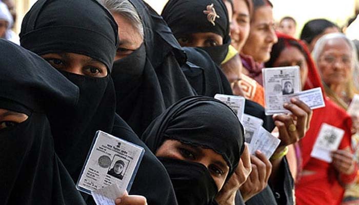 दिल्ली चुनाव: हिन्दू मुस्लिम वोटों के बोझ तले दबता विकास का मुद्दा