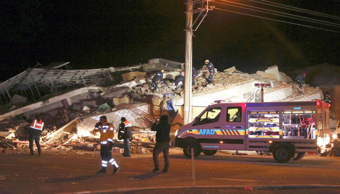 भूकंप से हिला देश: तेज झटके ने 14 को सुला दिया मौत की नींद, 200 से अधिक घायल