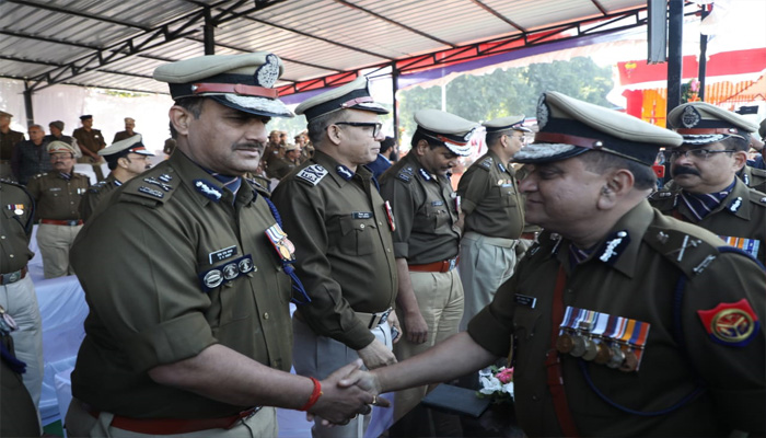 DGP ओपी सिंह हुए रिटायर, पुलिस लाइन में हुई परेड, DGP ने ली सलामी