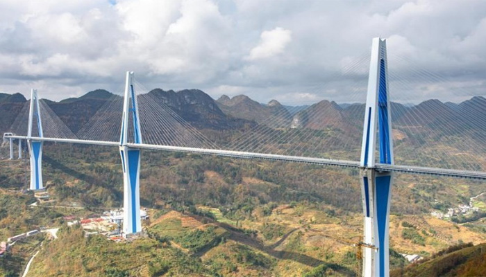 चीन का अजूबा पिंगटांग: कंक्रीट टॉवर वाला ब्रिज, उंचाई जान उड़ जायेंगे होश      