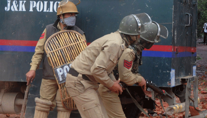 जम्मू कश्मीर: पुलिस को मिली बड़ी कामयाबी, इन दो आतंकियों को किया गिरफ्तार