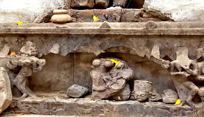 यहां देवी मां को चढ़ता है नॉनवेज, भक्तों को प्रसाद में बंटती है मटर बिरयानी