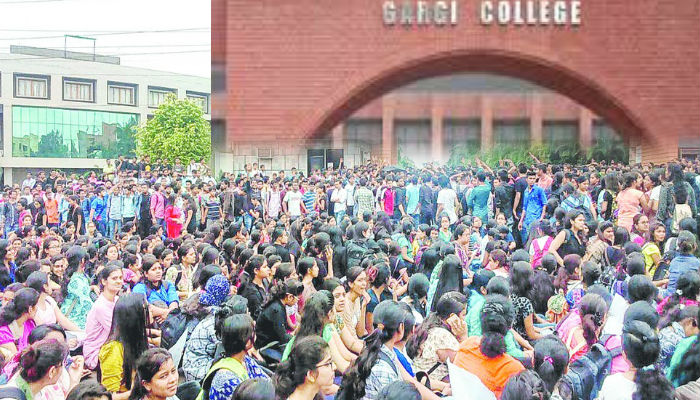 गार्गी कॉलेज की छात्राओं का हल्लाबोल: धरने पर बैठी स्टूडेंट्स, संसद तक मुद्दा