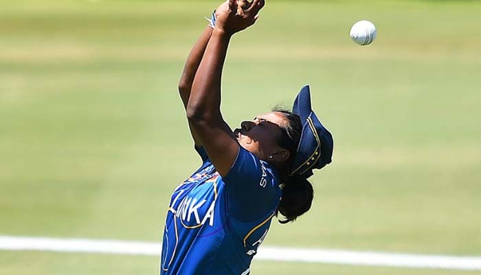 Womens T20 world cup: खेल में हुआ बड़ा हादसा, कैच लेते वक्त सिर पर लगी गेंद