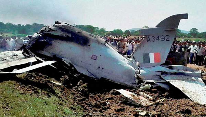 अभी-अभी सेना का एयरक्राफ्ट क्रैश: उड़ गए विमान के परखच्चे, पायलट की मौत