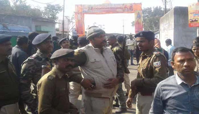भाजपा विधायक पुलिस को इस तरह चकमा देकर भागा, महिलाओं ने किया विरोध