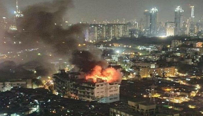 जल उठी मुंबई: इमारत में भीषण आग से मचा हाहाकार, ऐसा है लोगों का हाल