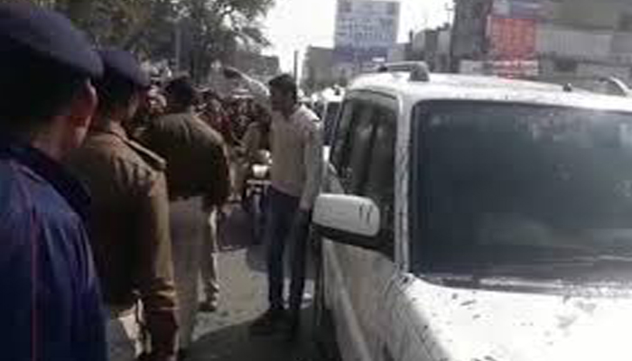 बिहार में कन्हैया कुमार पर फिर हमला, लोगों ने फेंका अंडा-मोबिल, मची अफरा-तफरी