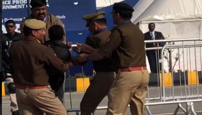 प्रधानमंत्री नरेंद्र मोदी से मिलने के लिए दोड़े युवक को पुलिस ने पकड़ा