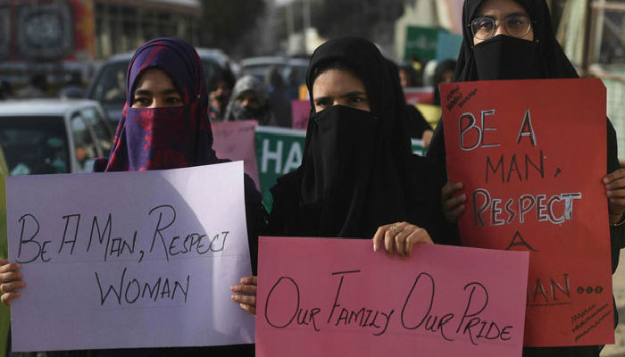 पाकिस्तान की ये महिलाएं: बहुत बुरा इनका हाल, मिलती हैं हत्या और रेप की धमकियां