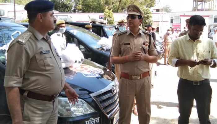 अधिकारियों ने PRV वाहनों से जरूरतमंदों के लिए राशन व भोजन का पैकेट किया रवाना