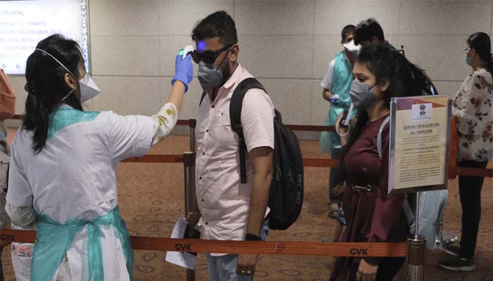 कोरोना वायरस: विदेश से ऐसे चकमा देकर भारत आ रहे यात्री