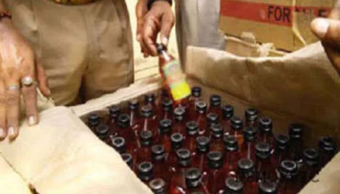 शराब माफिया पर सरकार की कड़ी नजर, डाले जा रहे ताबड़तोड़ छापे